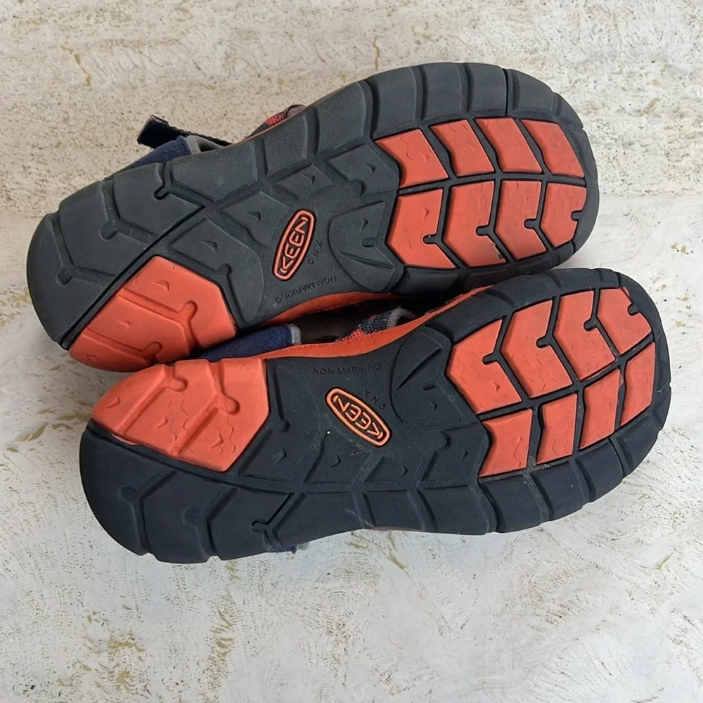 KEEN Kids' Seacamp II CNX Water Sandals boys size 2 water shoes
